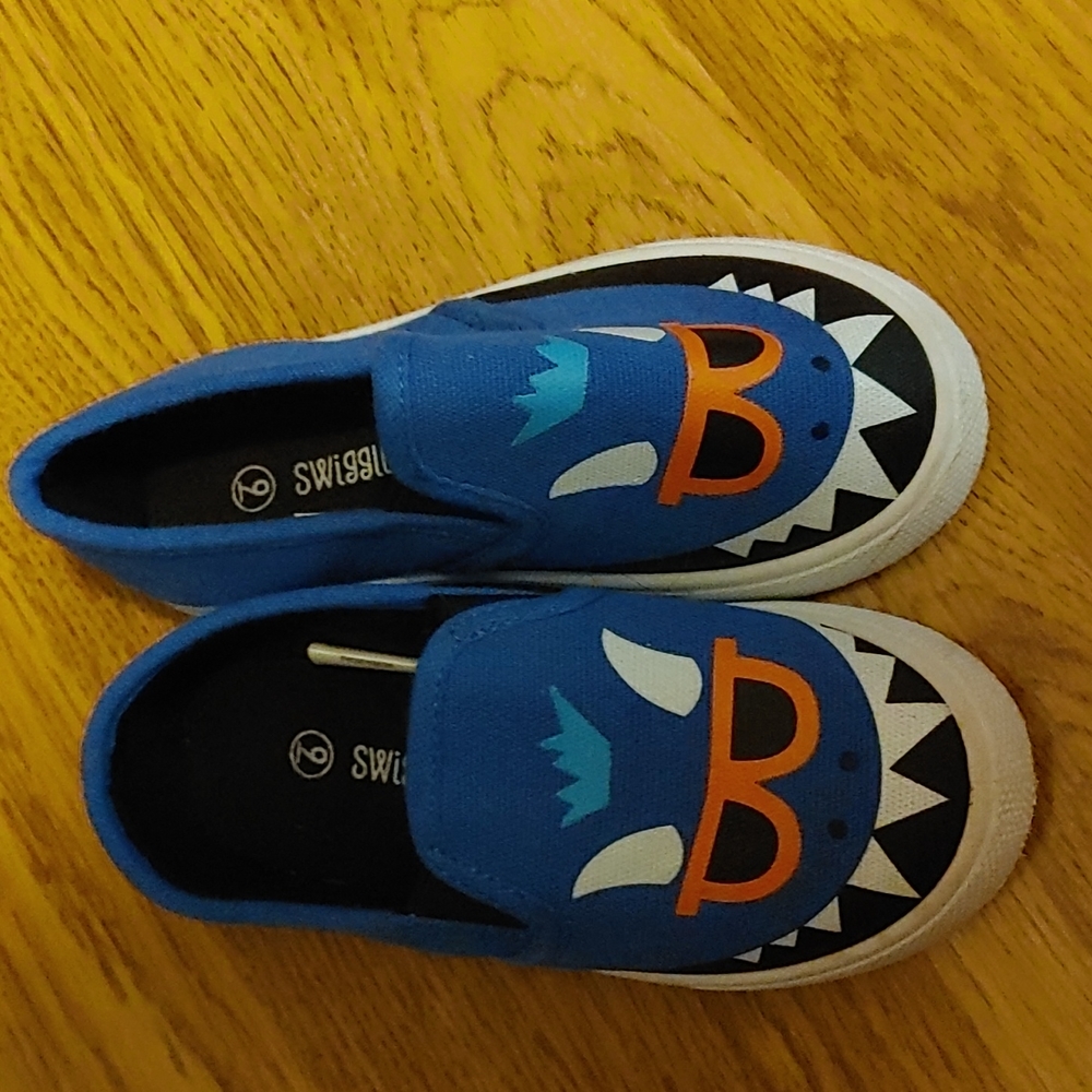 Like new boys monster shoes